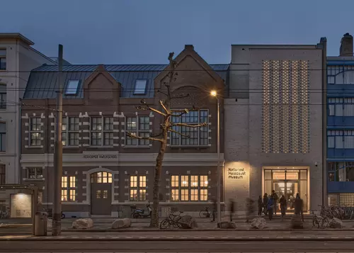 Voorgevel oude Kweekschool