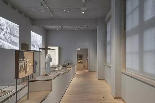 Tentoonstellingsruimte in de oude Kweekschool
