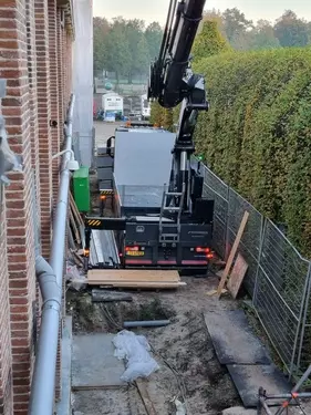 Transport met eigen kraanwagen was mogelijk maar wel echt vakmanschap en precisie werk. 