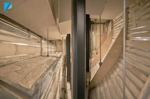 Detail: afwerking boven het plafond