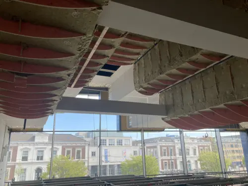 onderzijde plafond auditorium