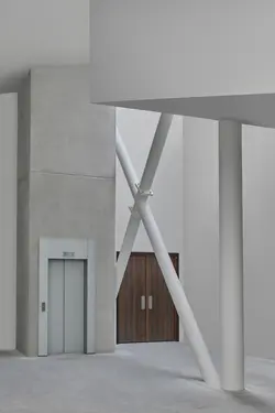 Foyer lift