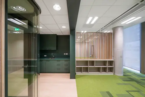 Complete afbouw vloer wand plafond interieur afwerking