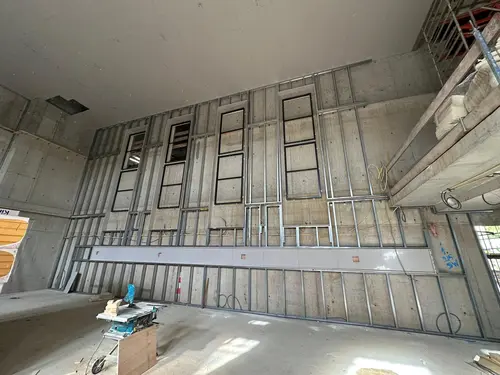 voorzetwand parochie kerk met alle details erin verwerkt