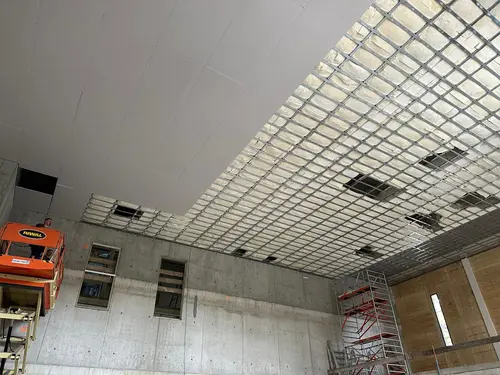 Ms plafond parochie voorzien van isolatie
